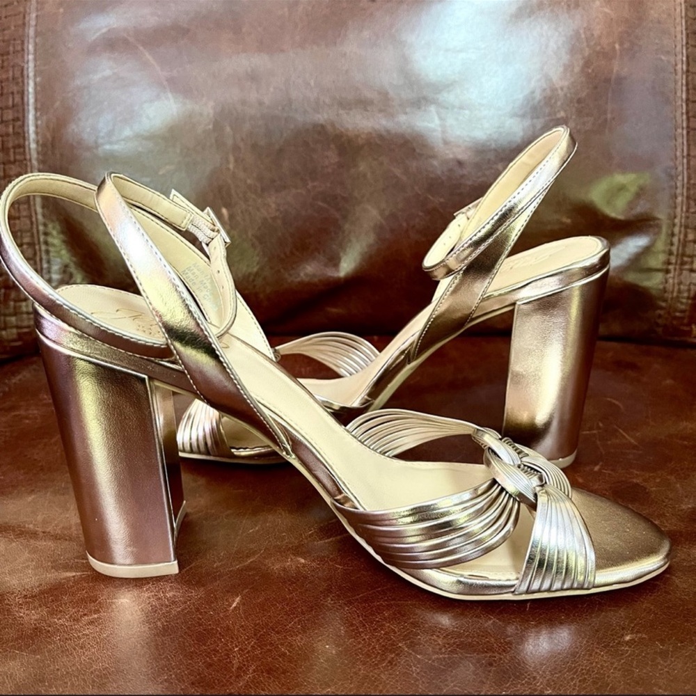New Badgley Mischka Chunky Heel Jewel Sandals In Metallic Gold/Champagne Color